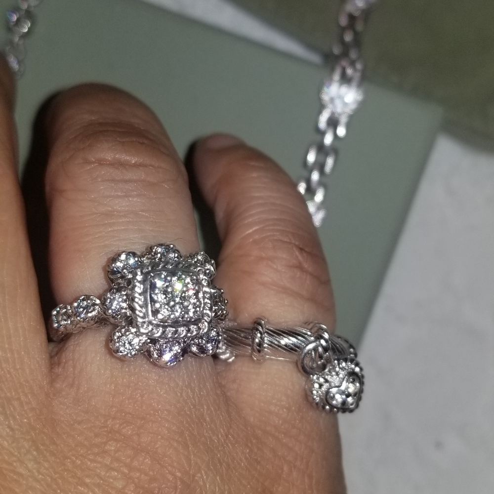 Judith Ripka Flower Cluster Ring - Picture 3 of 3